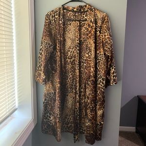 🎉4/$25 Silky robe cheetah print